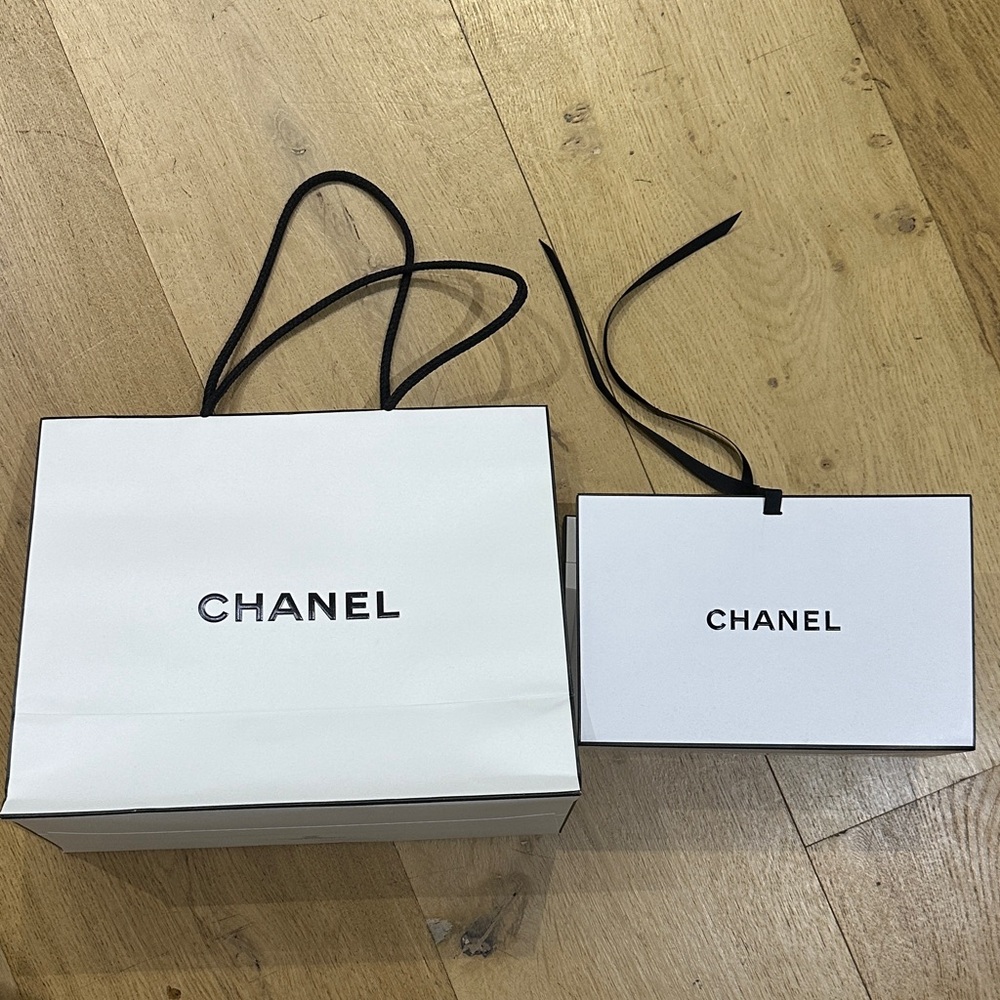 AUTHENTIC CHANEL White and Black Gift Bag Set